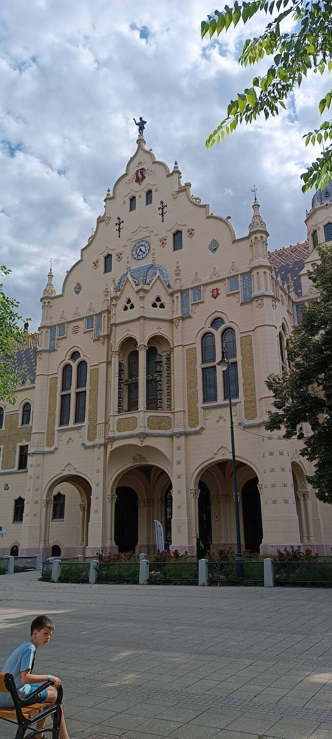 Rathaus mit Glockenspiel zu jeder vollen Stunde