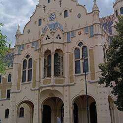 Rathaus mit Glockenspiel zu jeder vollen Stunde