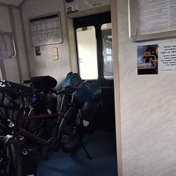 Irgendwie haben wir die Räder in den Zug gewürscht