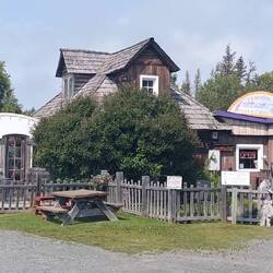 Dolchok Cabin = Veronica's Cafe