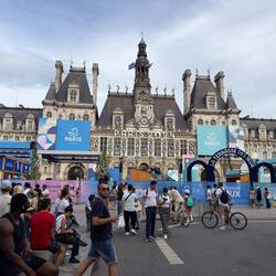 The public space in front of the Hotel de Ville was cordoned off for Olympics festivities.