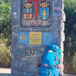 Grenzstein zur letzten Region des spanischen Jakobswegs: Galicien.