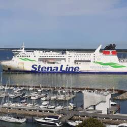 Blick vom Leuchtturm auf unsere Fähre nach Schweden