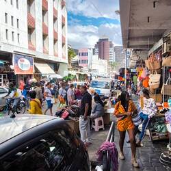 ...schon stehen wir mitten im Gewusel 😲