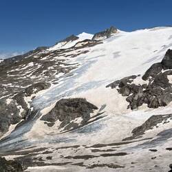 Am Wallhorntörl blickt man auf den Großvenediger und seine Gletscher.