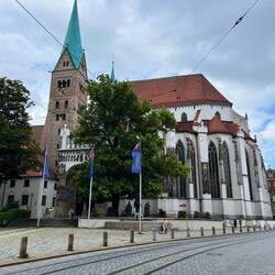 Zu guter letzt kommen wir noch..