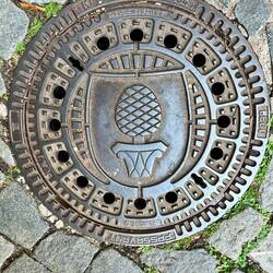 Wir lassen somit die Zirbelnuss zurück und finden ein..