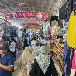 Typischer Basar in Osh