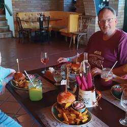 Burgerlokal und Wein :)