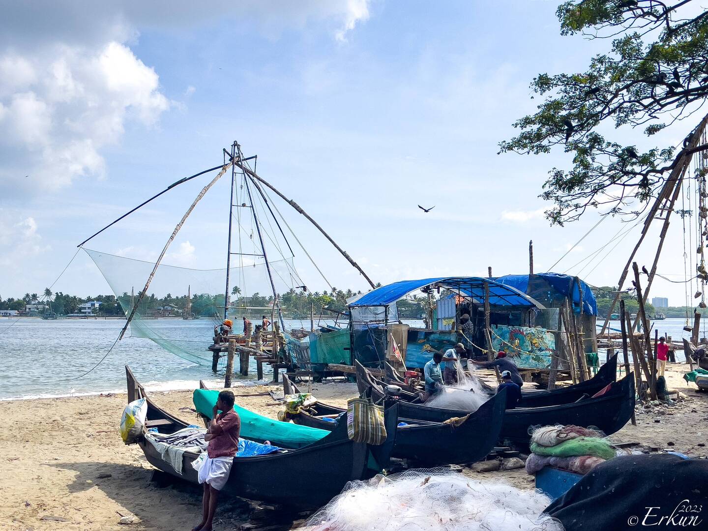Chinese fishing net ... Fort Kochi Beach — Kochi, India.