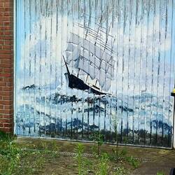 Im verlassenen Hinterhof