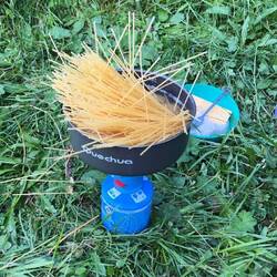 La casserole est petite pour les deux grands gaillards que nous sommes