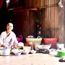 Besichtigung eines Tempels am Mekong.