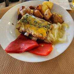 Pork ribs with honey sauce, onions, red peppers