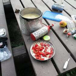 Pasta mit Zwiebeln und Tomaten