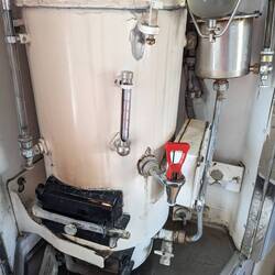 Hot water heater