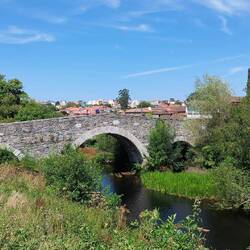 Mittelalterliche Brücke bei Furelos.