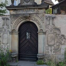 Jahnaischer Hof: Renaissance, Portal aus dem Jahre 1616
