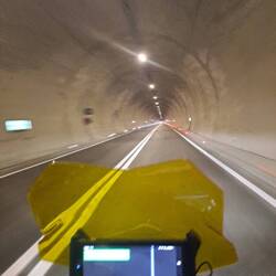 Nervig: Mehr als 50 Tunnel entlang der Strecke.