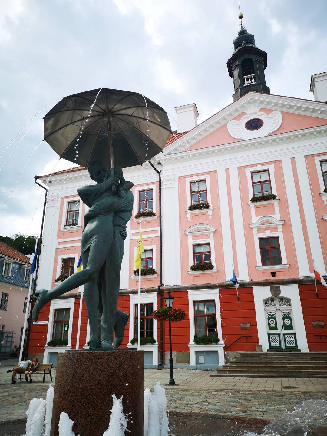 The Kissing Students