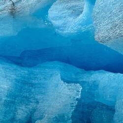 Man kann hier den Gletscher "hören". Faszinierend und beängstigend gleichzeitig.