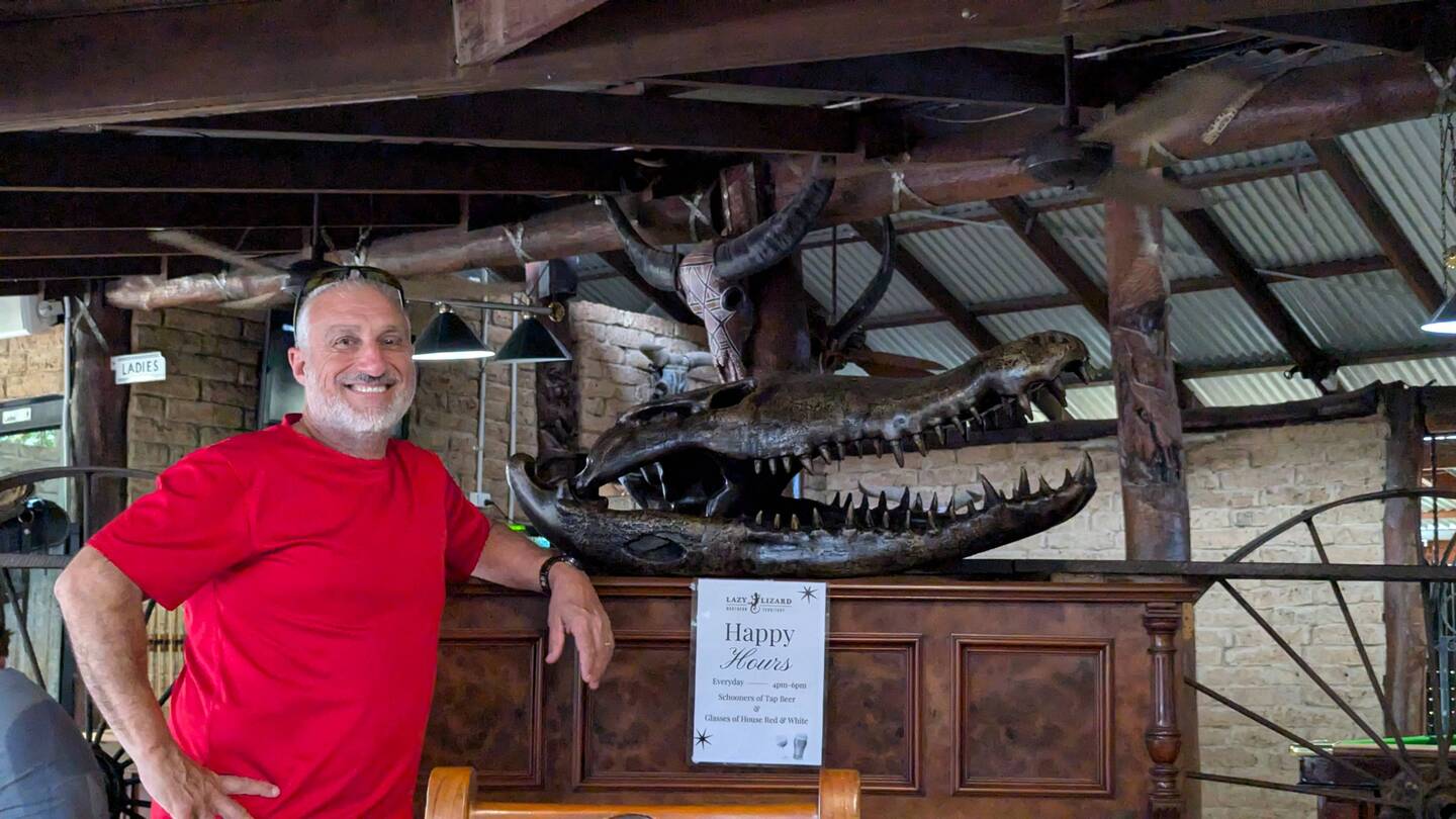 Lazy Lizard Bar