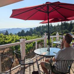Winetasting at overnight location un Sta Cruz mountains