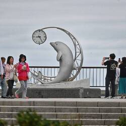 Japan ist echt so retro. Die nördlichste Delfin Uhr war unser nördlichstes Ziel.