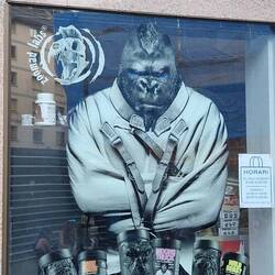 Da haben wir den Affen...