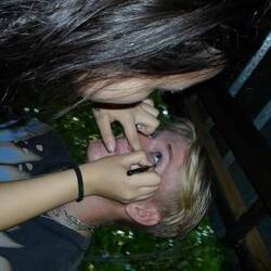 "trust me i'm makeup artist" shouldn't have