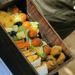 Lecker! Das ist alles für uns zwei Vegetarierinnen!