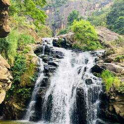 Am Abend gab es nochmal eine Abkühlung im Wasserfall.