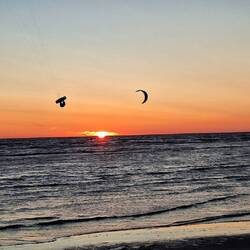 ... die Surfer machen weiter!