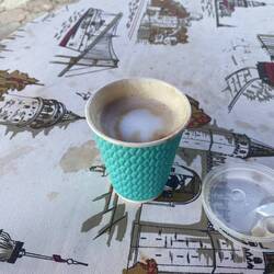 Seit Monden der erste richtige Kaffee. Da ist das Ambiente Wurscht!