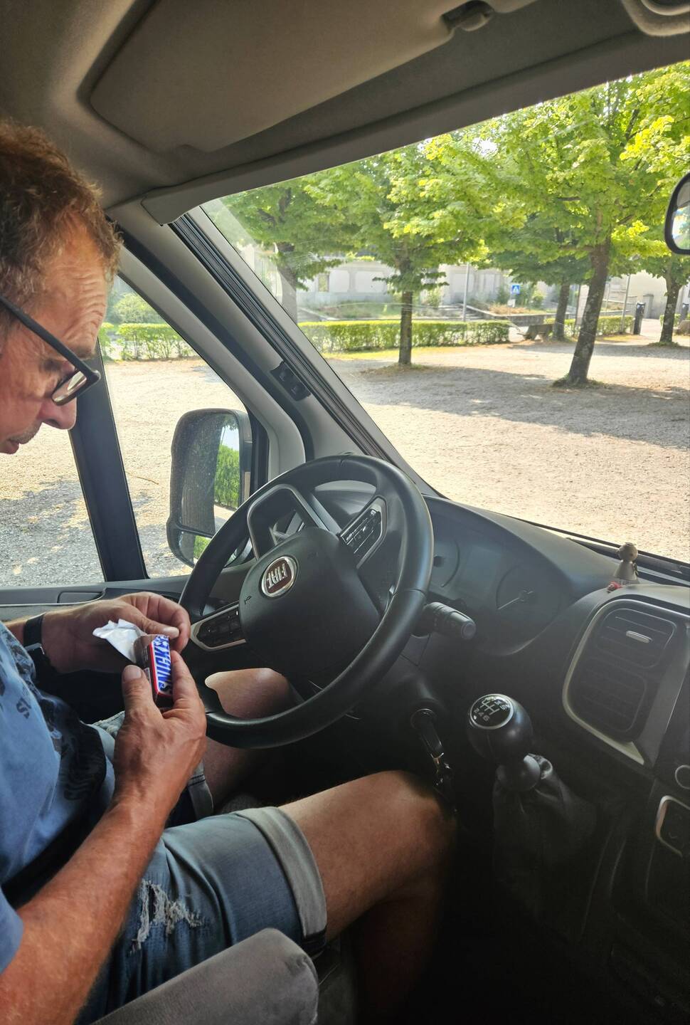 Wenn's mal wieder länger dauert, schnapp dir ein Snickers...🤪