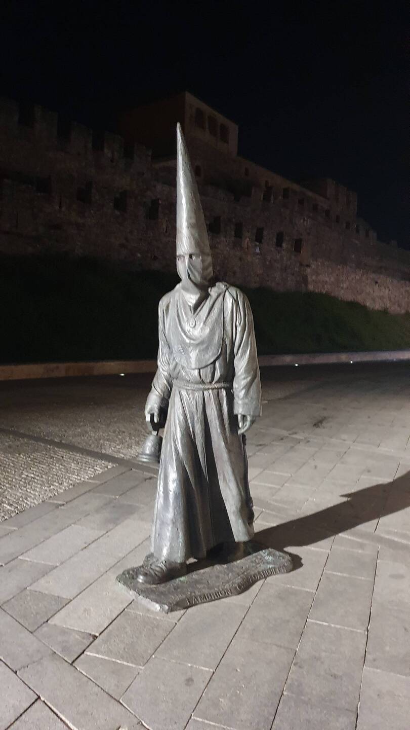 Au départ de Ponferrada : Lambrión qui sonne l'arrivée de la Semaine Sainte