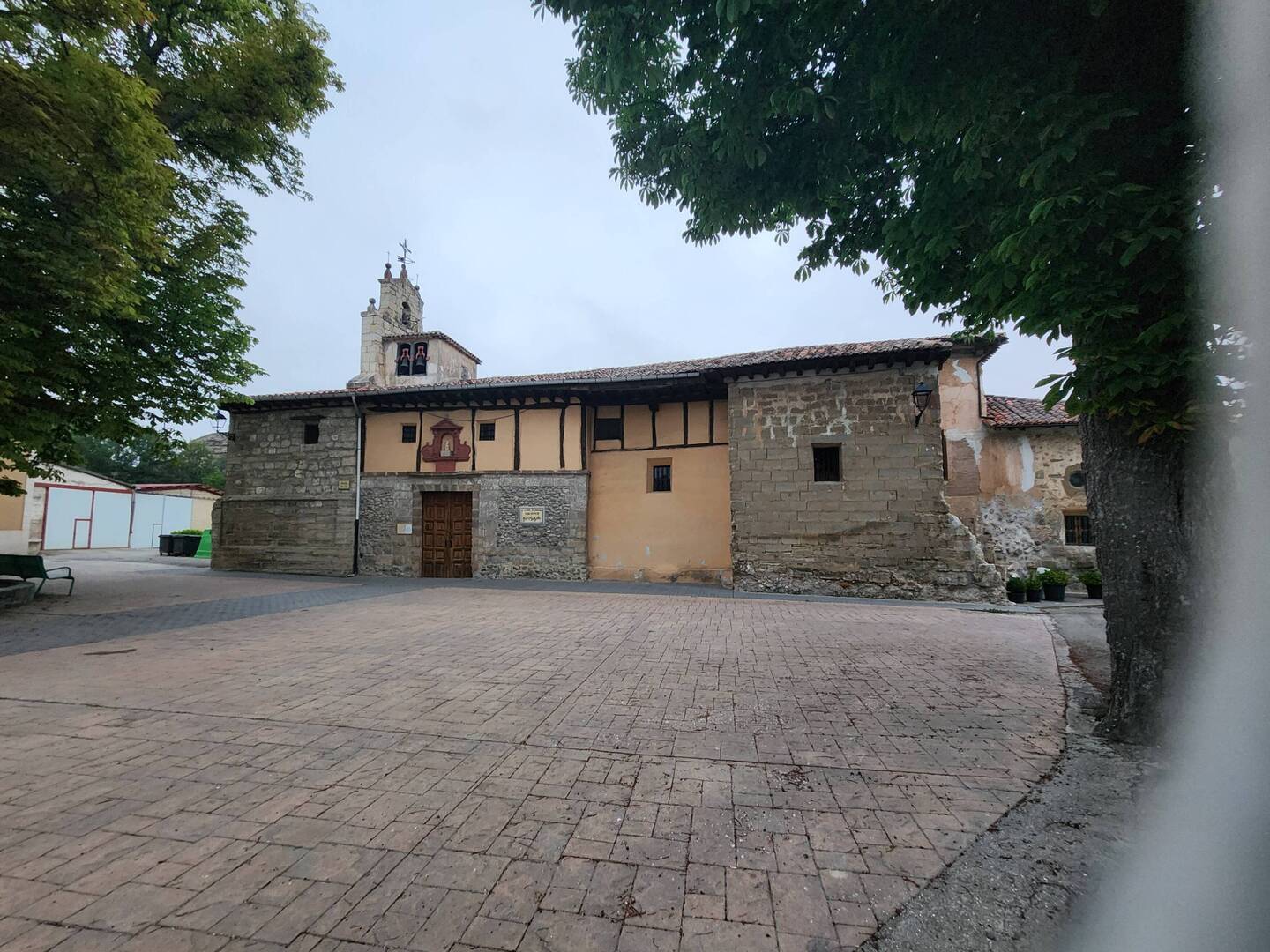 Bye-bye Tosantos: the albergue was somewhat behind this building