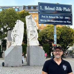Thomas at the square named after his father
