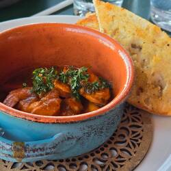 I had a shrimp dish with garlic toast