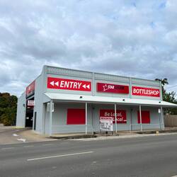 Ein Bottle-O Drive-Through (für Alkohol)