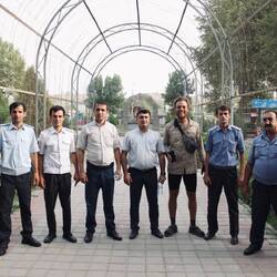 Happy Maximiliano with his phone and the police officers.