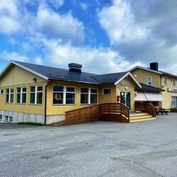 Der kleine lokale Supermarkt befand sich ganze 4.2 Kilometer entfernt von meiner Unterkunft.