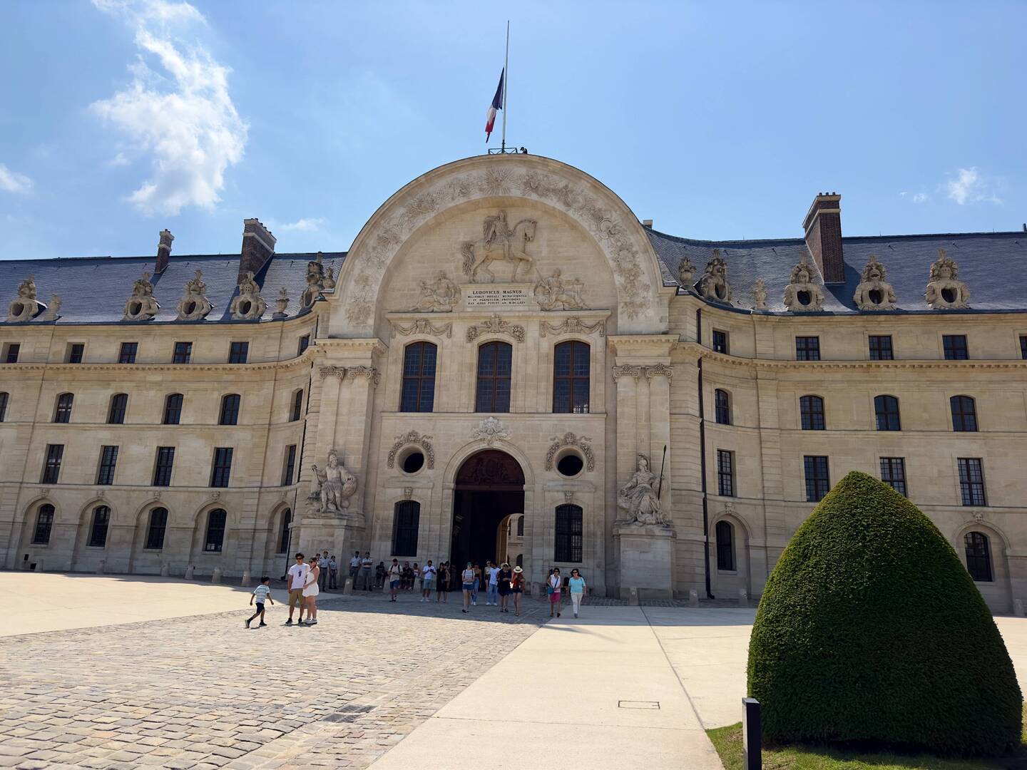 The exterior of Musee de l'Armee.