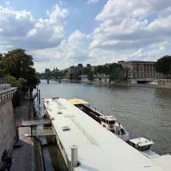 Scenes of the Seine around Ille de la Citie.