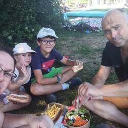 Repas du midi au bord du lac