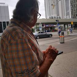 Wann und wo kommt der Bus?