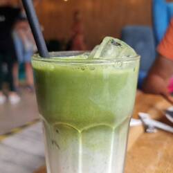 Am Schluss hab ich noch einen Macha-Latte kalt probiert