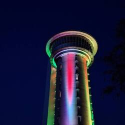 Bin gespannt, ob wir die Lichtorgel auch IM Zimmer sehen 😁