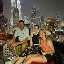 Wein, Rooftopbar und einmal wie die oben in der Nahrungskette fühlen