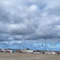 Hafen des Ortes Kärdla im Norden der Insel